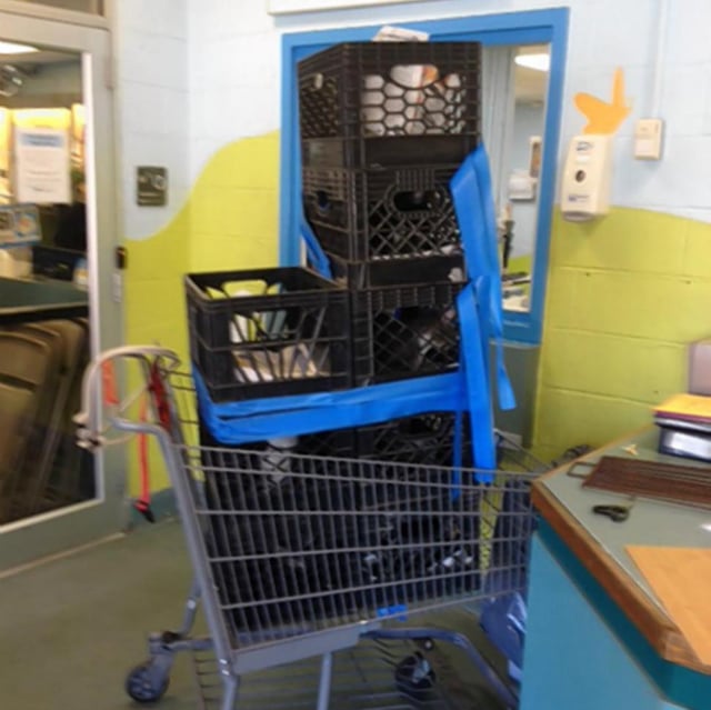 082514catcrate.jpg