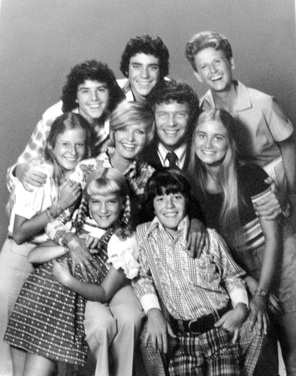 1024px-Brady_Bunch_full_cast_1973.jpg