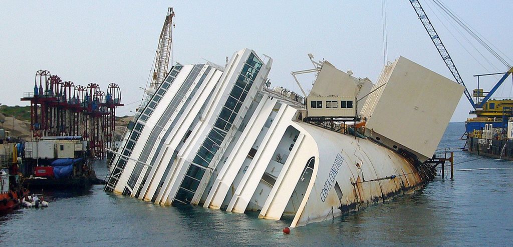 1024px-Costa_Concordia_salvage_July_crop.jpg