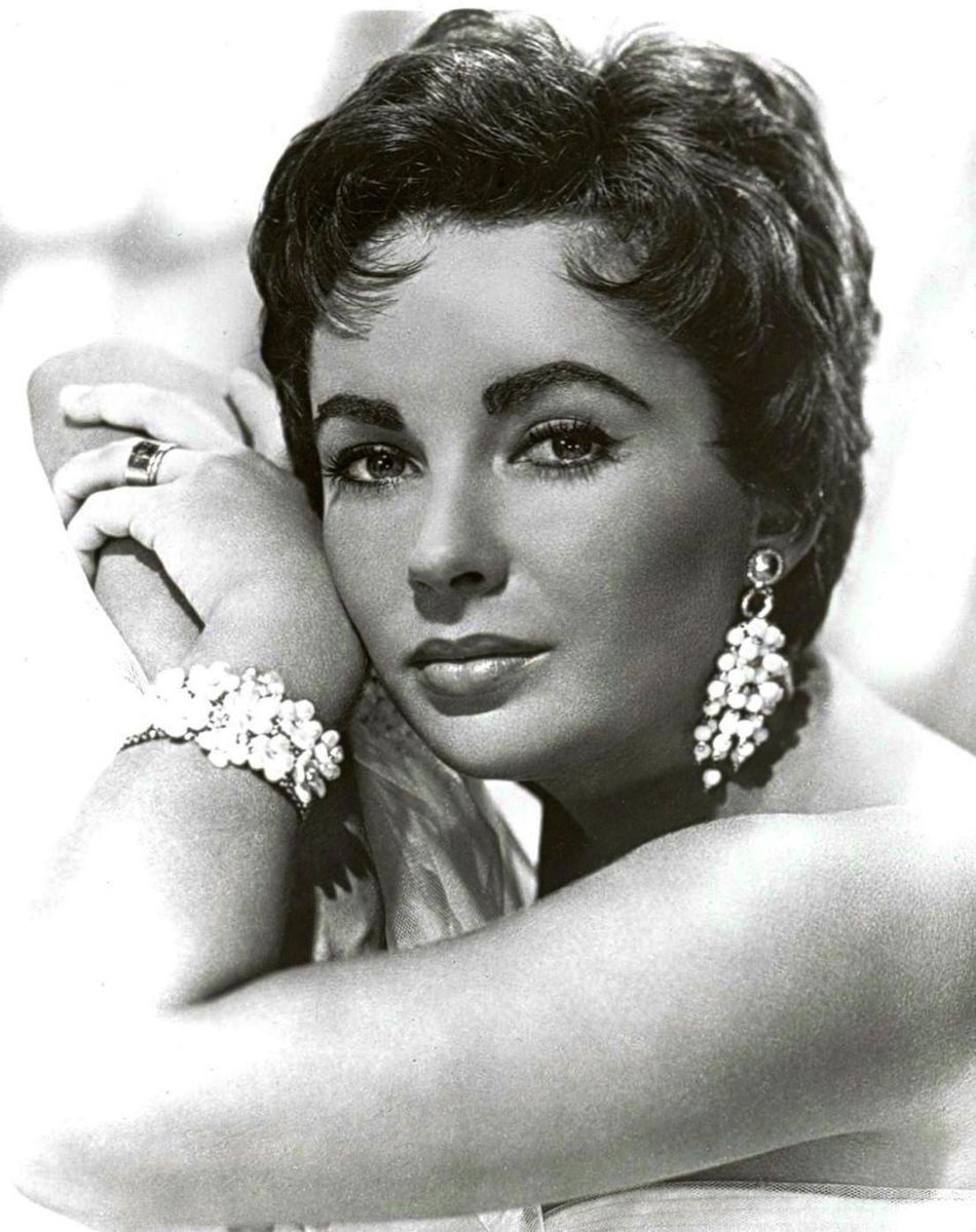 1024px-Elizabeth_Taylor_1.jpg