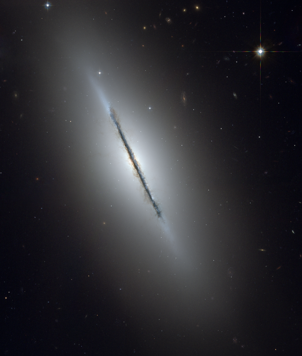 1024px-File-Ngc5866_hst_big.png
