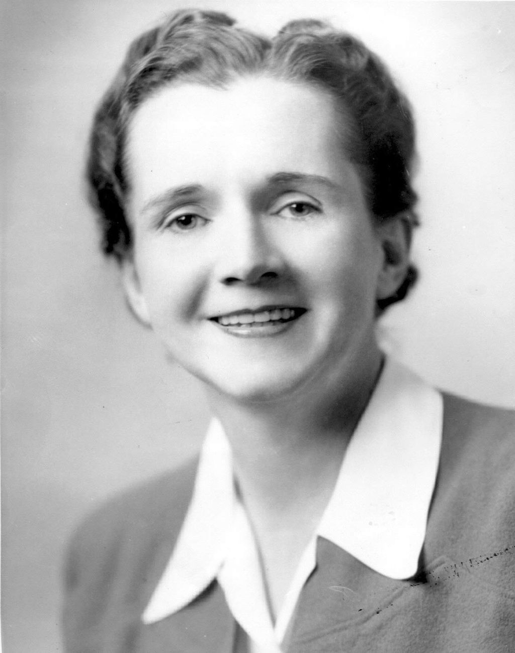 1024px-Rachel-Carson.jpg