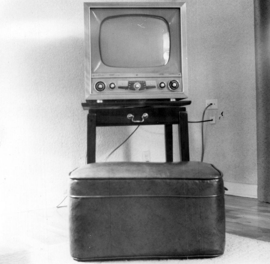 1024px-Television_set_from_the_early_1950s.jpg