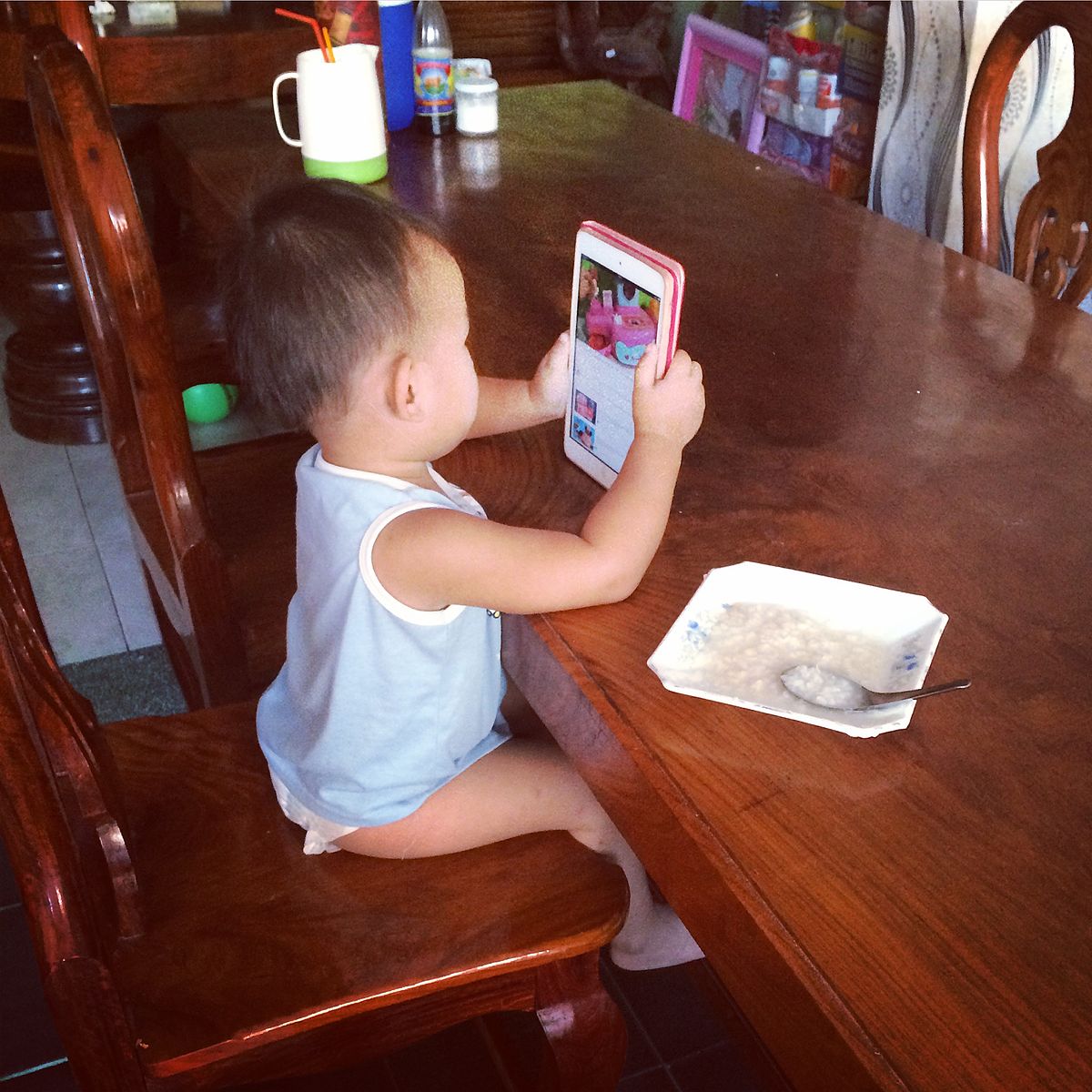 1200px-Baby_and_Technology_Phnom_Penh.jpg