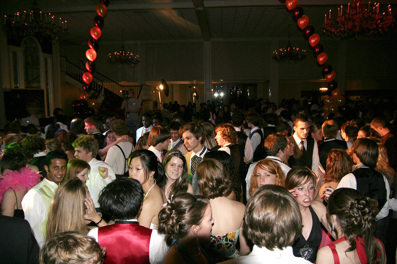 1280px-Prom_crowded_dancefloor.jpg