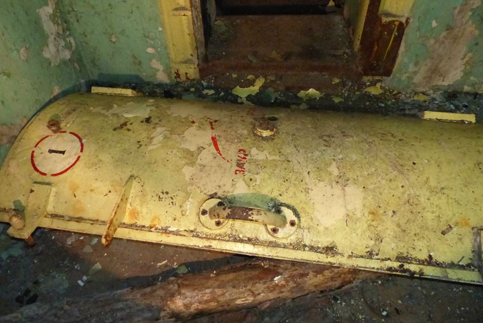 13-Heavy-Door-in-Detail.jpg