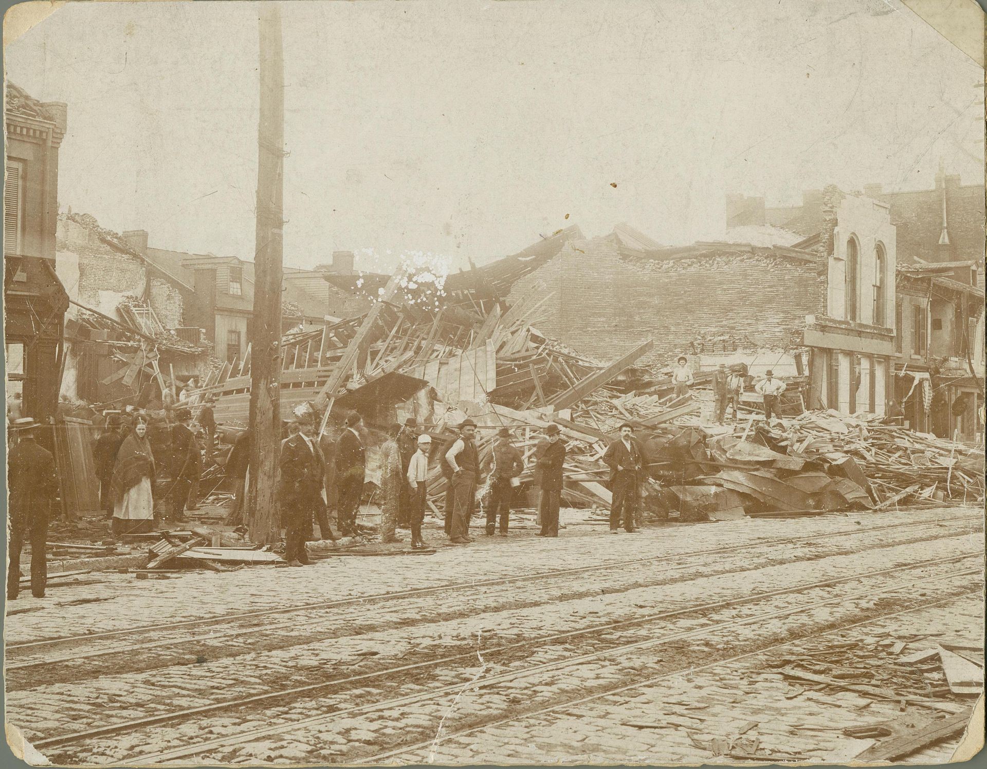 15-_-St.-Louis-_-South-Broadway-after-a-tornado-1896.jpg