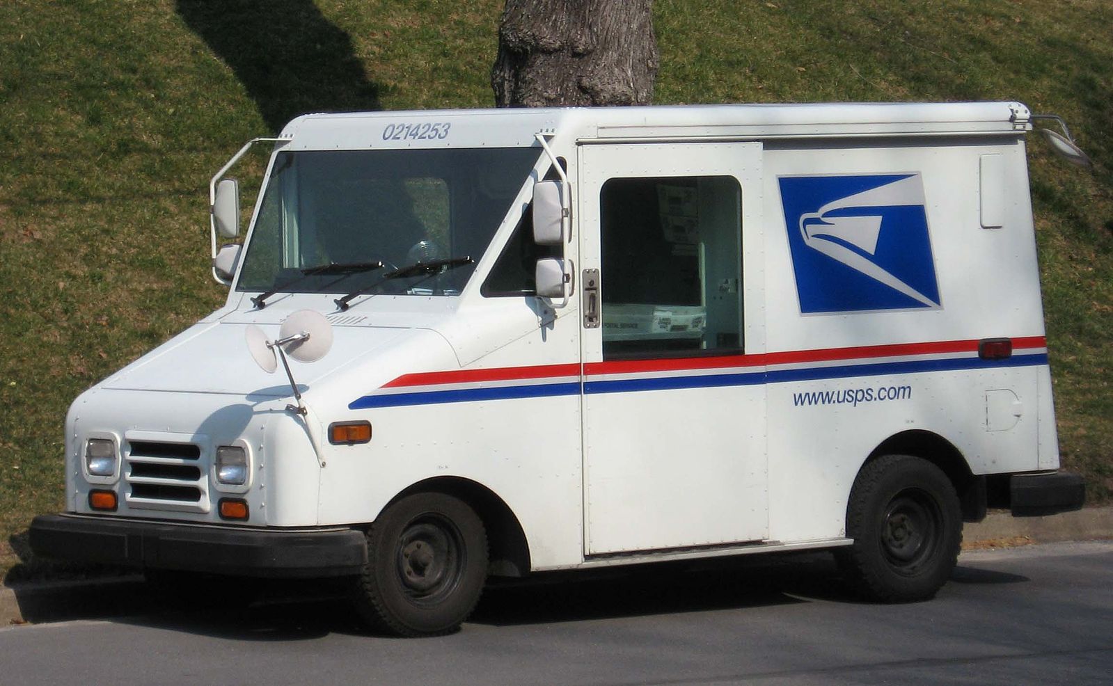 1599px-USPS-Mail-Truck.jpg