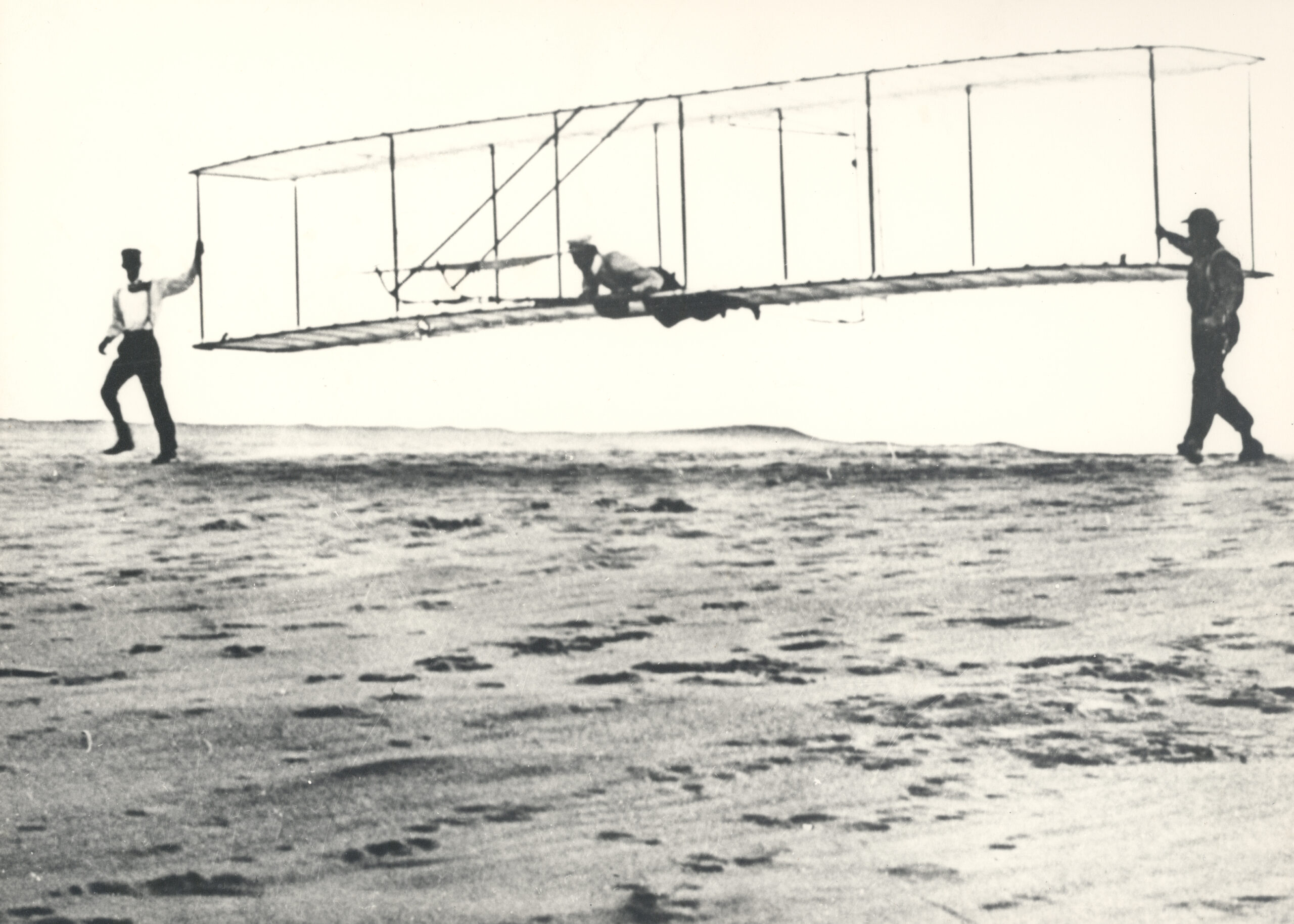 1902_Wright_Brothers_Glider_Tests_-_GPN-2002-000125.jpg