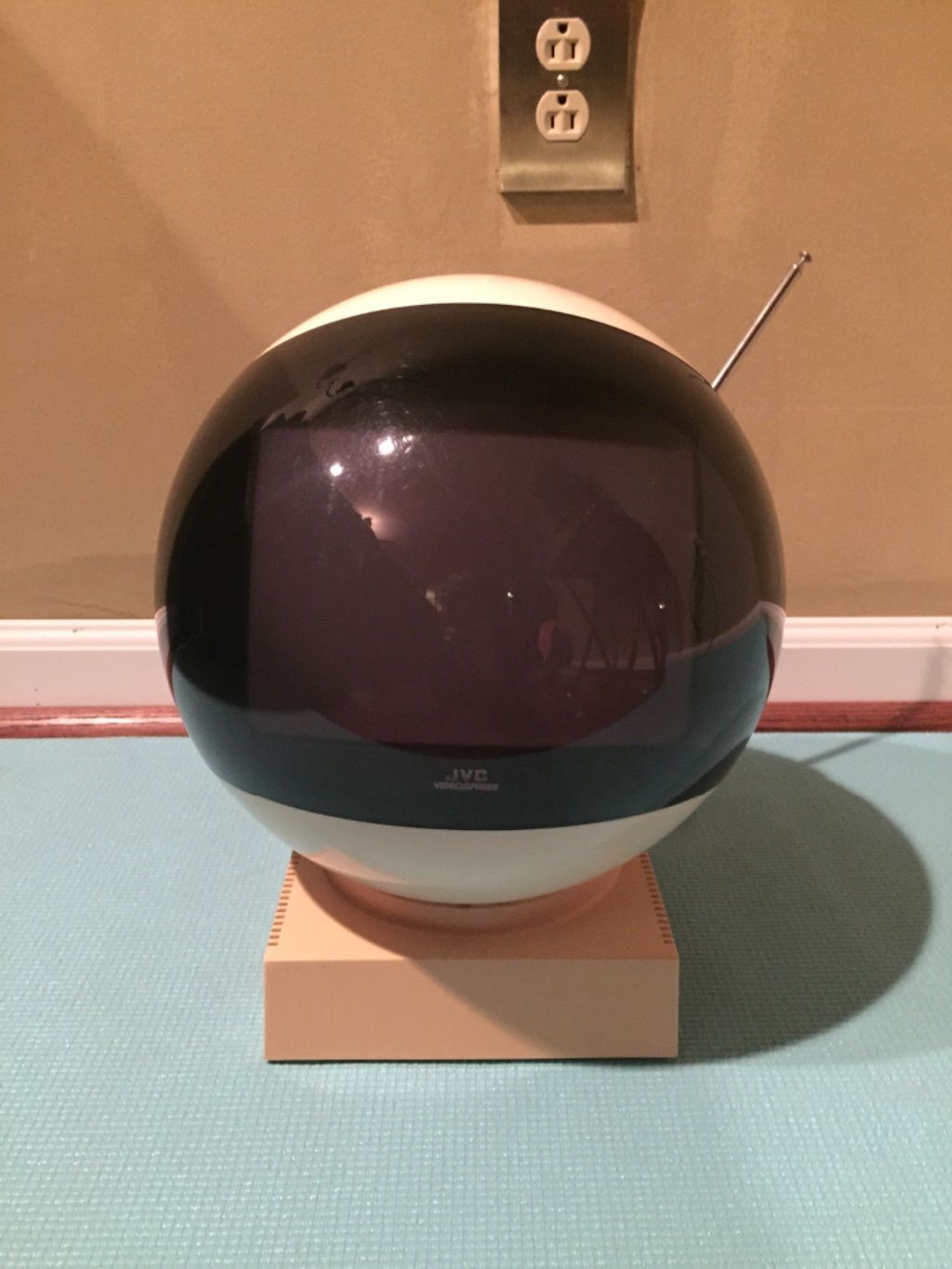 1970s-space-television.jpg