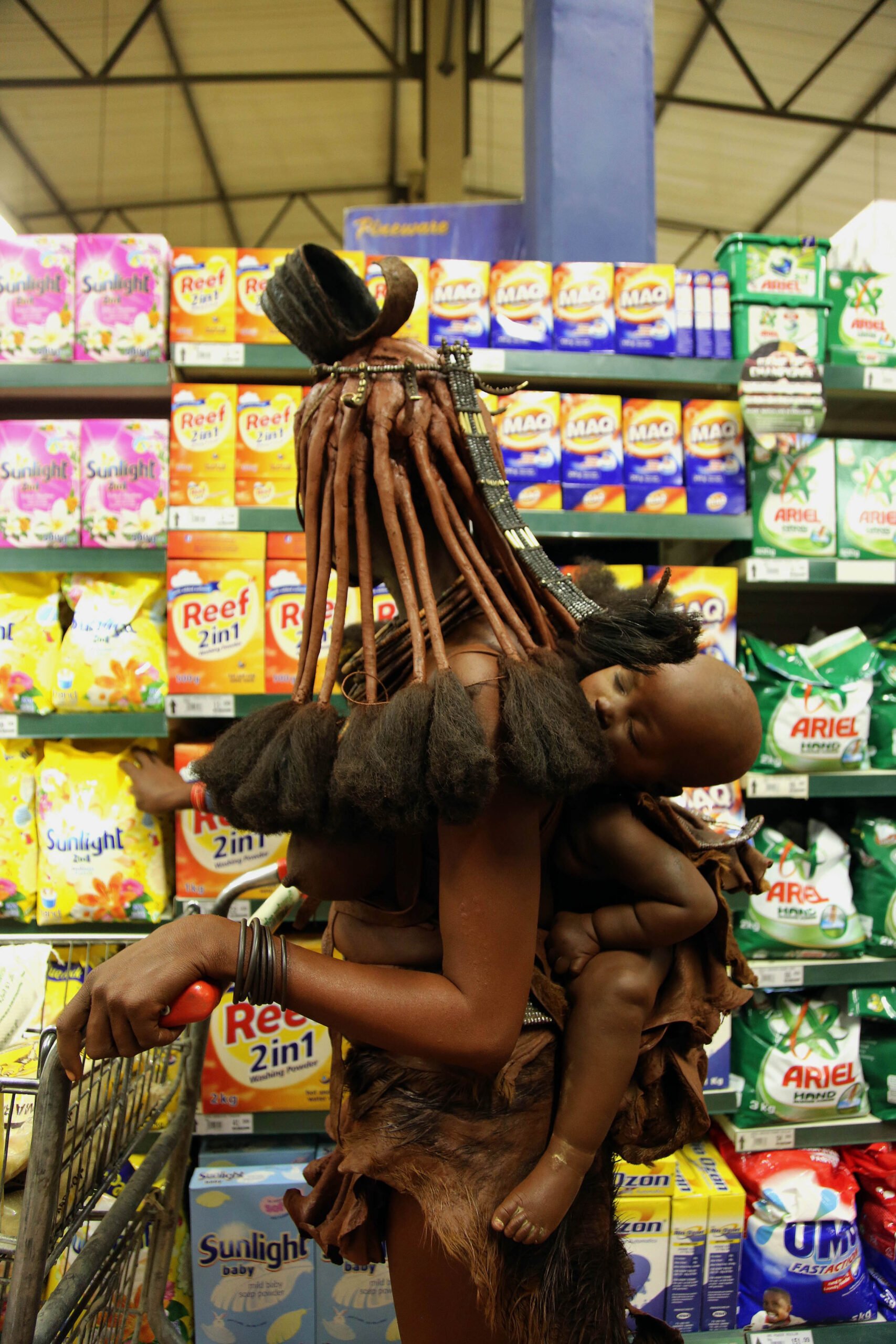 AFRICAN TRIBE MODERN LIFE