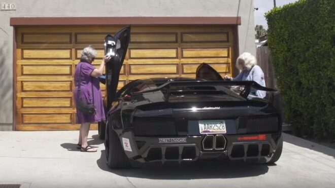 2 grannies lambo