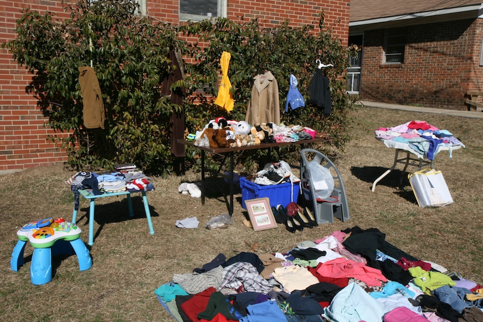 2011-02-12_Yard_sale_on_Green_St_3.jpg