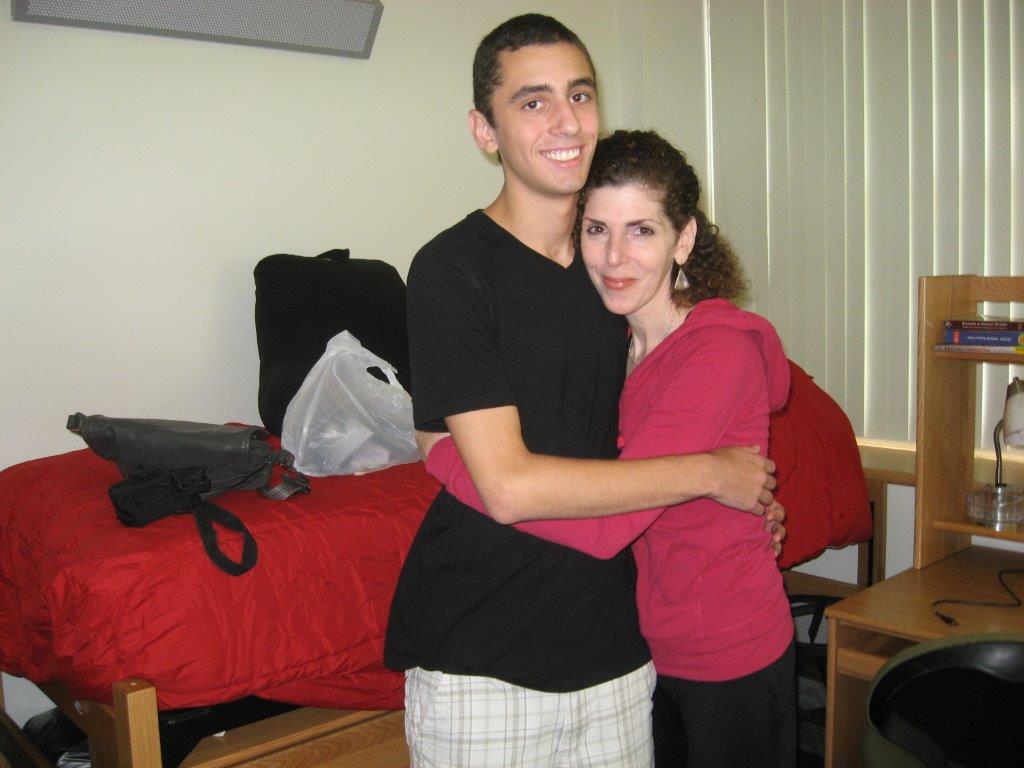 2011-freshman-drop-off-Alex-with-Mom.jpg 2011-freshman-drop-off-Alex-with-Mom.jpg