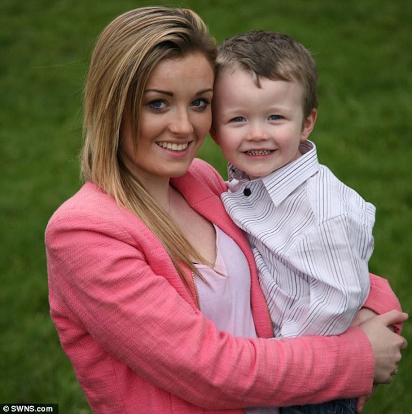 250B5DAC00000578-2925508-Good_mother_Sammie_Welch_pictured_with_son_Rylan_was_given_5_by_-m-49_1422207379987.jpg 250B5DAC00000578-2925508-Good_mother_Sammie_Welch_pictured_with_son_Rylan_was_given_5_by_-m-49_1422207379987.jpg