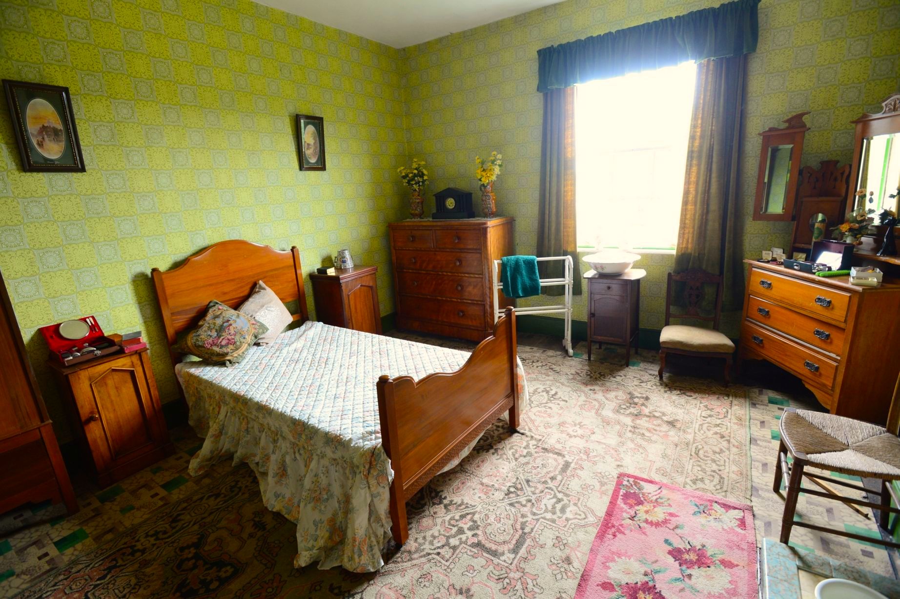 25b.-room.jpg