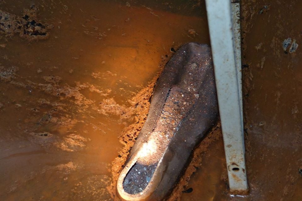 28-Random-shoe-in-the-mud.jpg