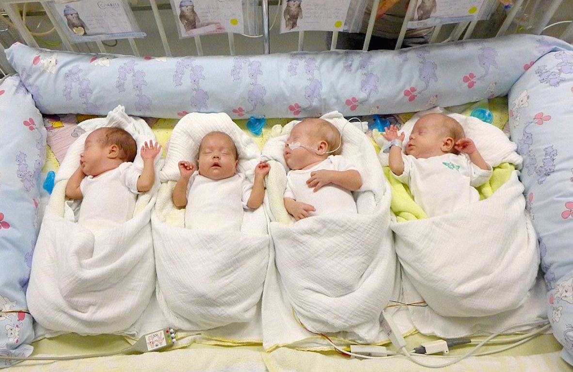 2B6FBBB700000578-3200884-Controversy_Annegret_s_decision_to_become_pregnant_again_at_such-a-10_14398225796331.jpg