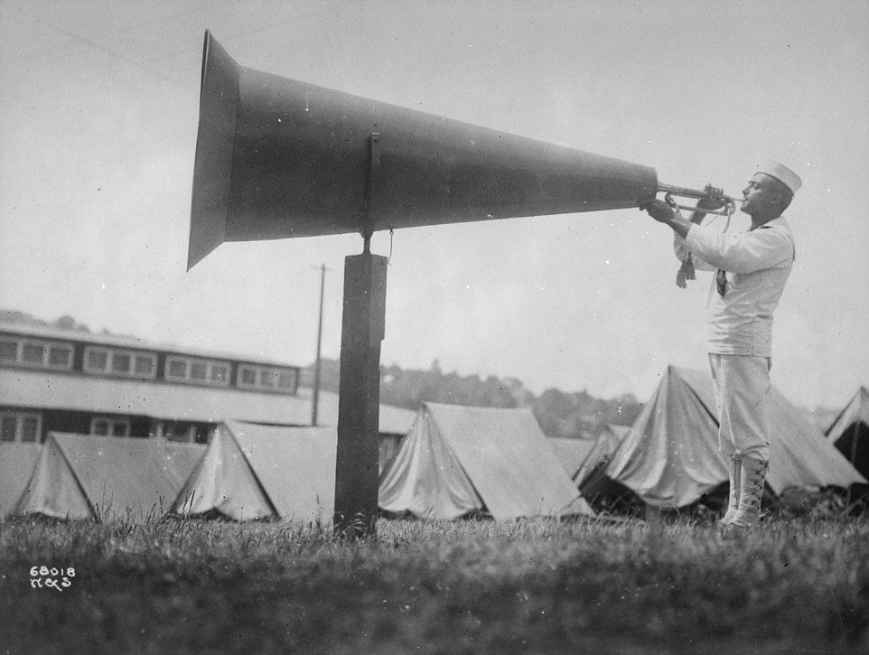 2DE194C000000578-0-Now_Hear_This_Recruits_at_a_US_Navy_training_camp_in_Seattle_rec-m-57_1447978258070.jpg 2DE194C000000578-0-Now_Hear_This_Recruits_at_a_US_Navy_training_camp_in_Seattle_rec-m-57_1447978258070.jpg