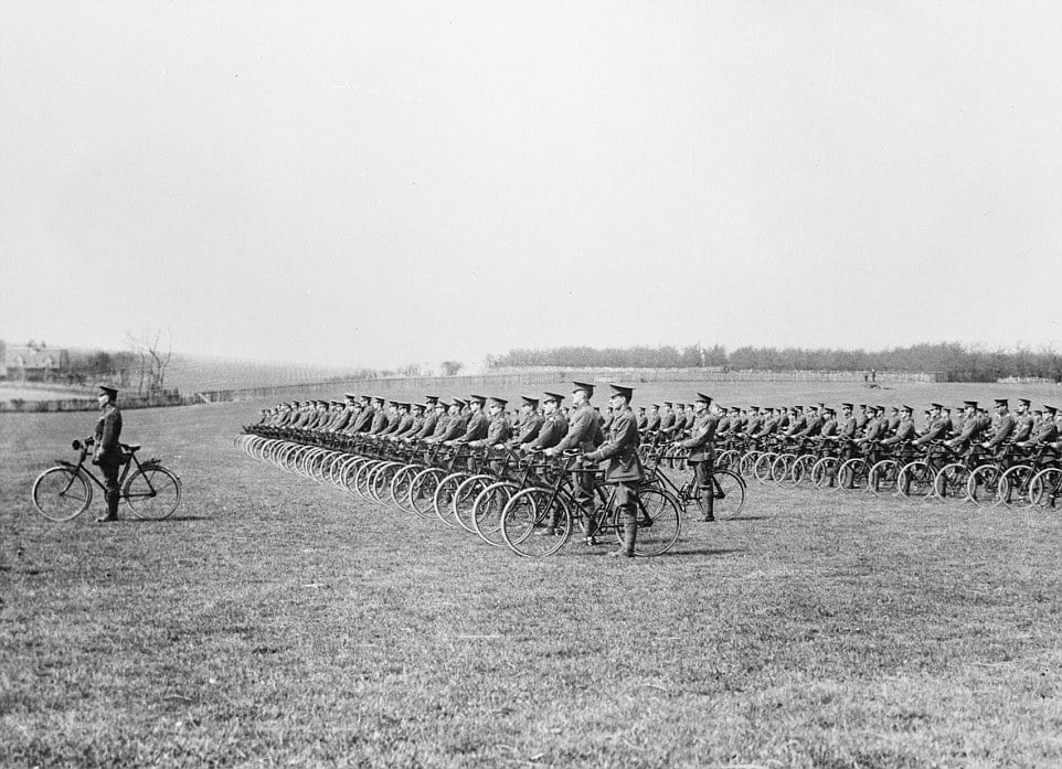 2DE1979500000578-0-In_the_saddle_1915_The_Kent_Cyclist_Battalion_on_parade_Touted_a-m-58_1447978318460.jpg 2DE1979500000578-0-In_the_saddle_1915_The_Kent_Cyclist_Battalion_on_parade_Touted_a-m-58_1447978318460.jpg