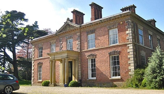 2F04805000000578-3344285-Garthmyl_Hall_in_Powys_Mid_Wales_pictured_where_the_letters_were-m-30_1449143879884.jpg