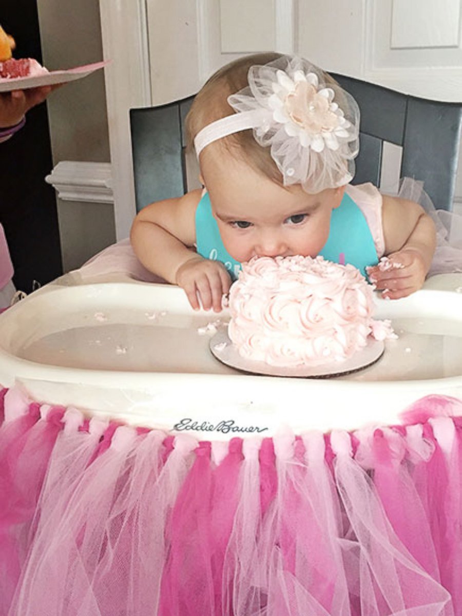 364f63d0-7061-11e6-ab6f-d5cb2082d86a_Baby-Girl-Born-After-6-Boys-Celebrates-Pink.jpg