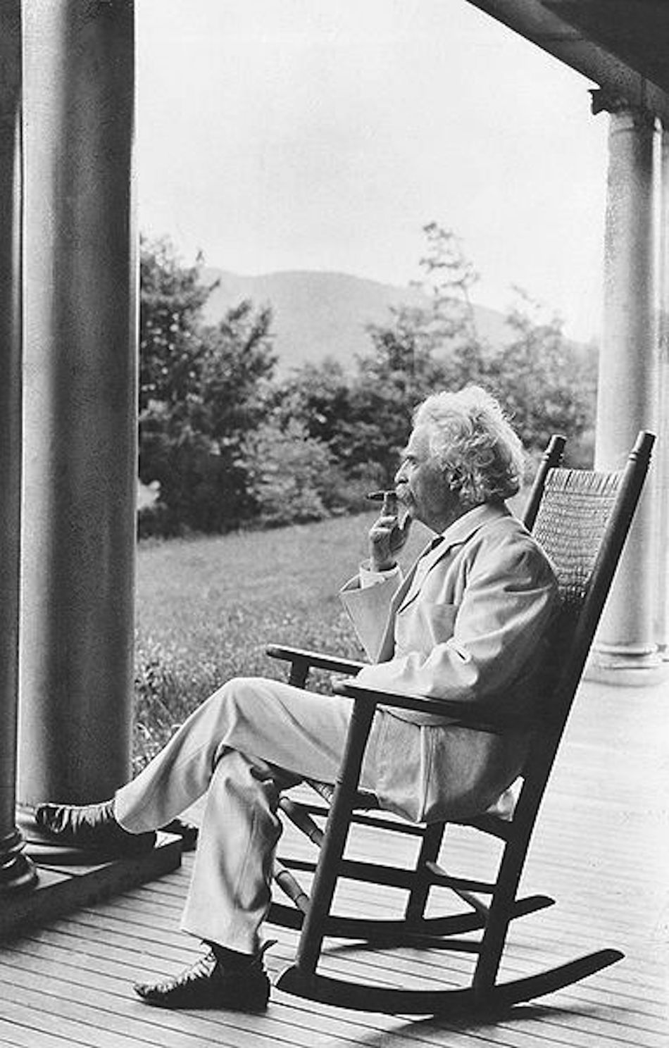 383px-Mark_Twain_New_Hampshire_1905.jpg