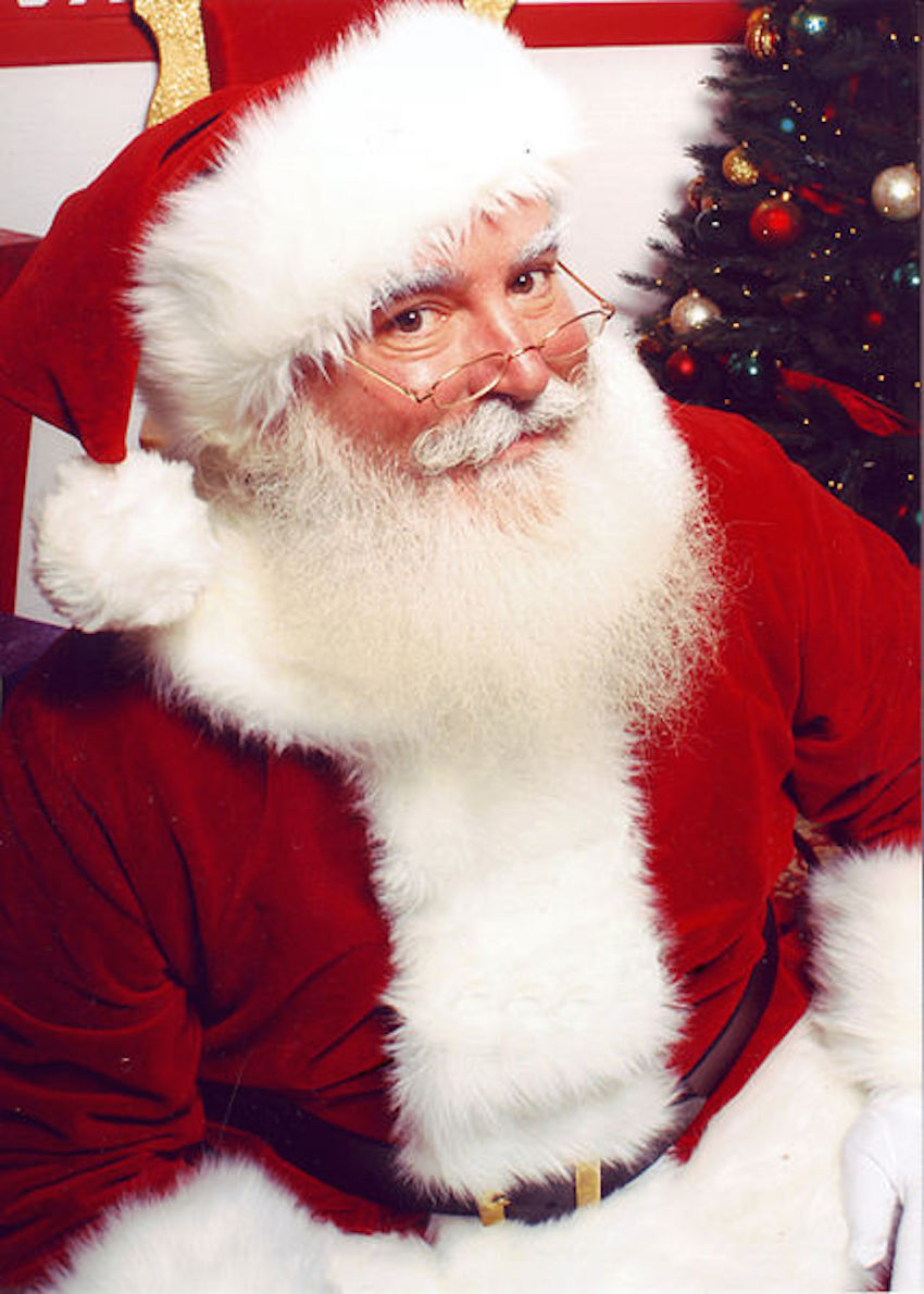 428px-Jonathan_G_Meath_portrays_Santa_Claus.jpg