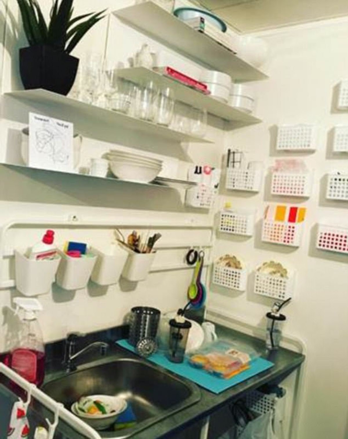 4567AC2F00000578-4986698-Charlotte_sourced_most_of_her_interior_furnishings_from_IKEA_and-a-22_1508221973021.jpg
