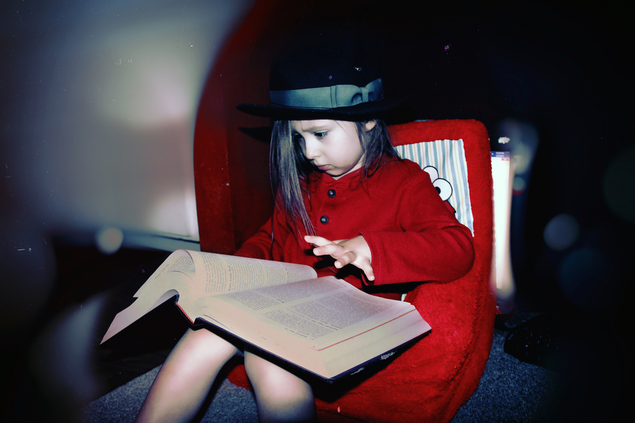 'TELEPATHIC' GENIUS CHILD TESTED BY SCIENTIST 'TELEPATHIC' GENIUS CHILD TESTED BY SCIENTIST