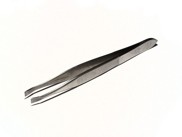 640px-Tweezers.jpg