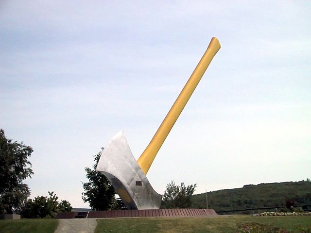 640px-Worlds_Largest_Axe_Nackawic_NB.jpg