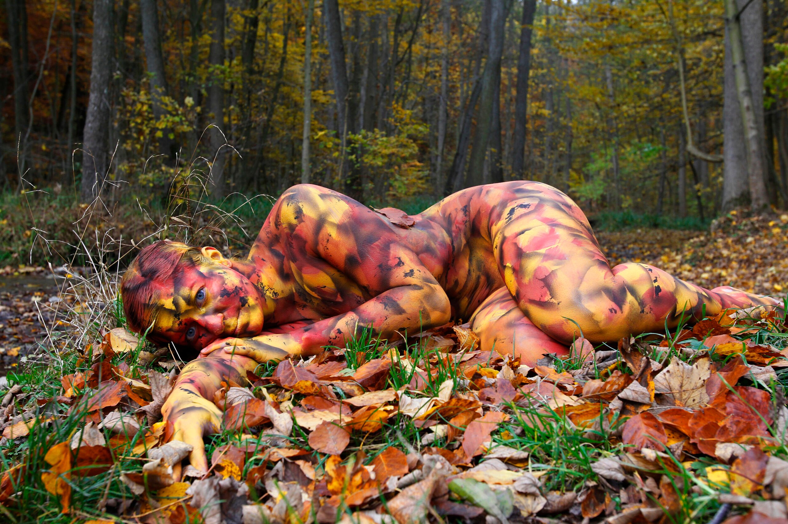 DECIDUOUS FOREST BODYPAINTING
