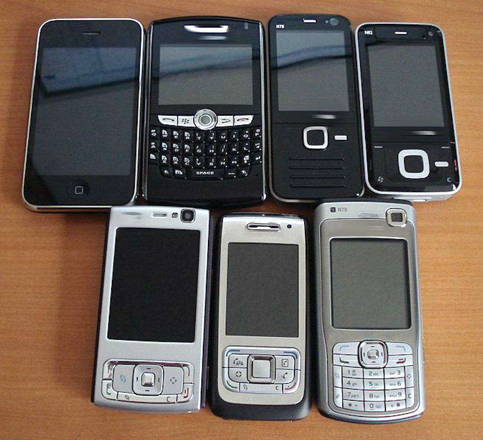 658px-Assorted_smartphones1.jpg