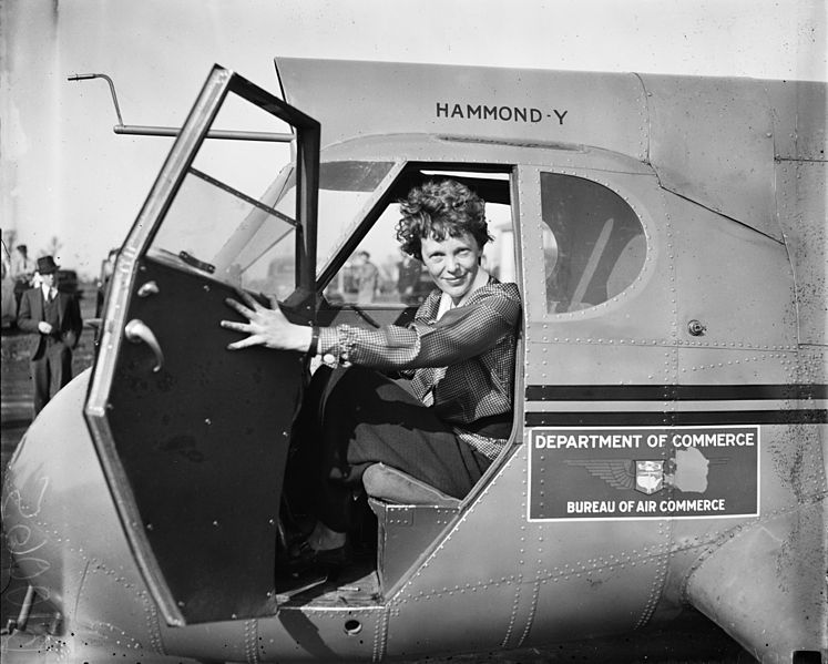 747px-Amelia_Earhart_LOC_hec.40747.jpg