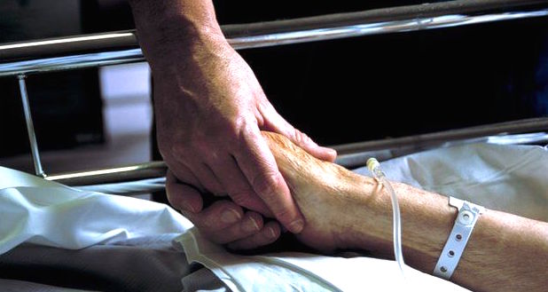 75766227_m5400381-nurse_holds_patient_s_hand-spl.jpg