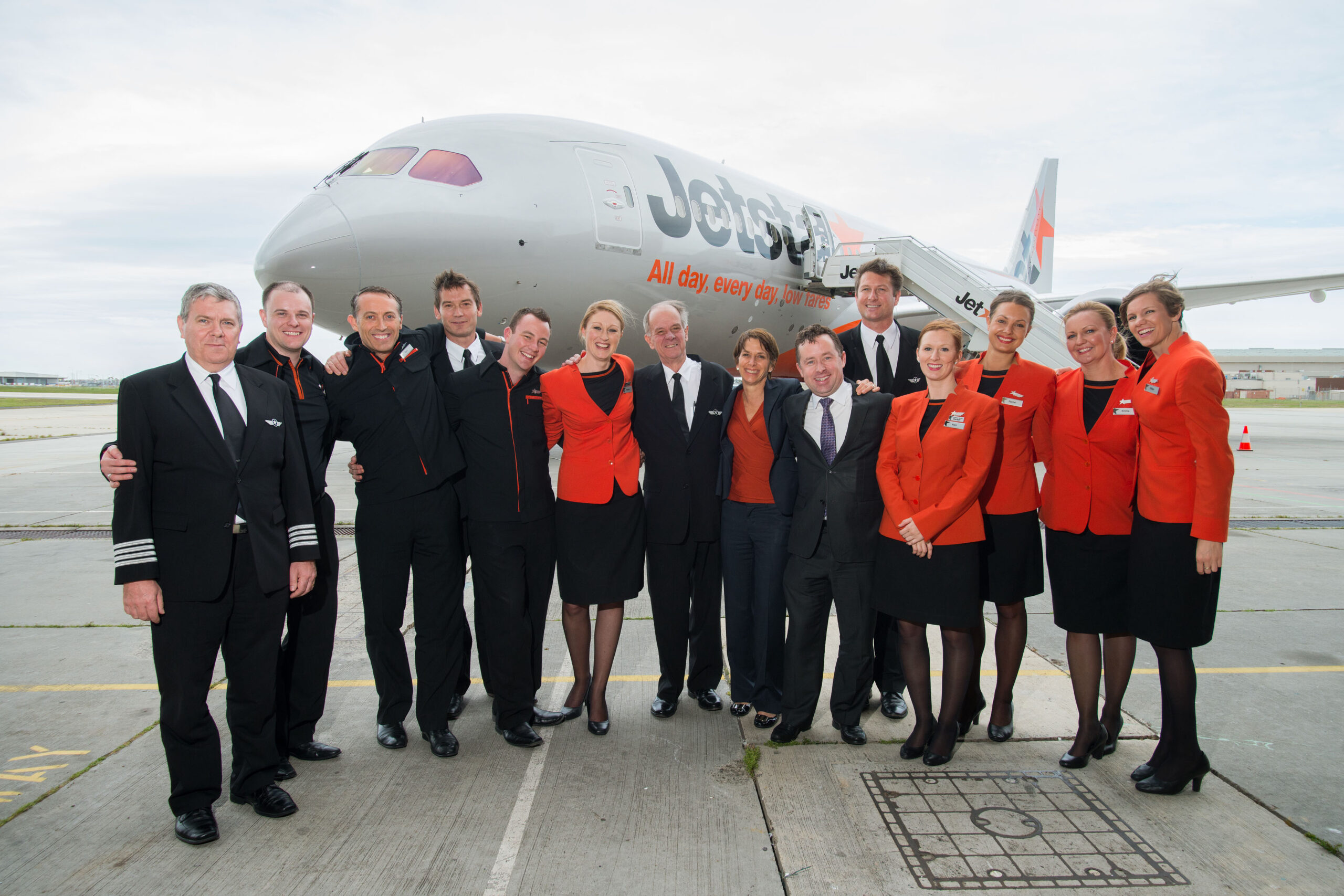 787_Dreamliner_cabin_crew_and_pilots_10167536115.jpg
