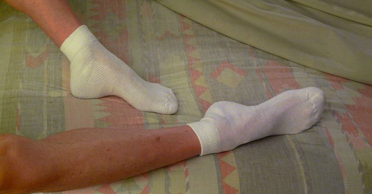 800px-Ankle_Socks_in_Bed