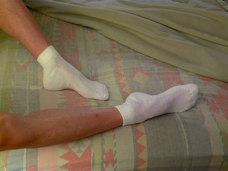 800px-Ankle_Socks_in_Bed.jpg