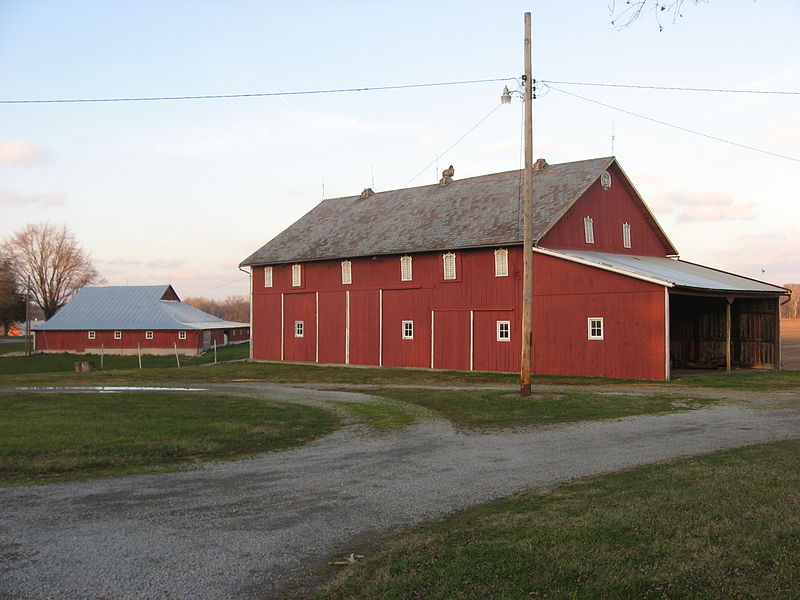 800px-Armstrong_Farm_barns.jpg