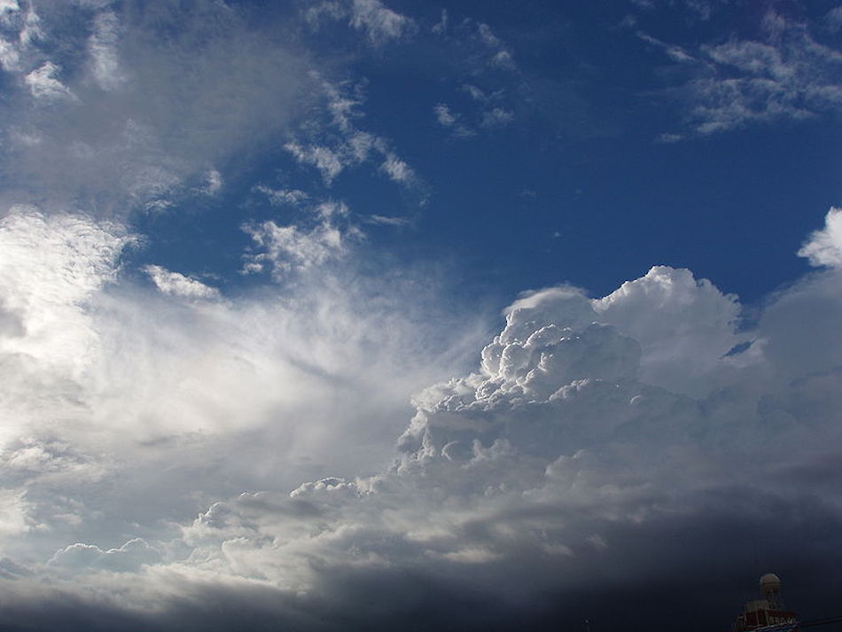800px-Clouds_080807b.jpeg