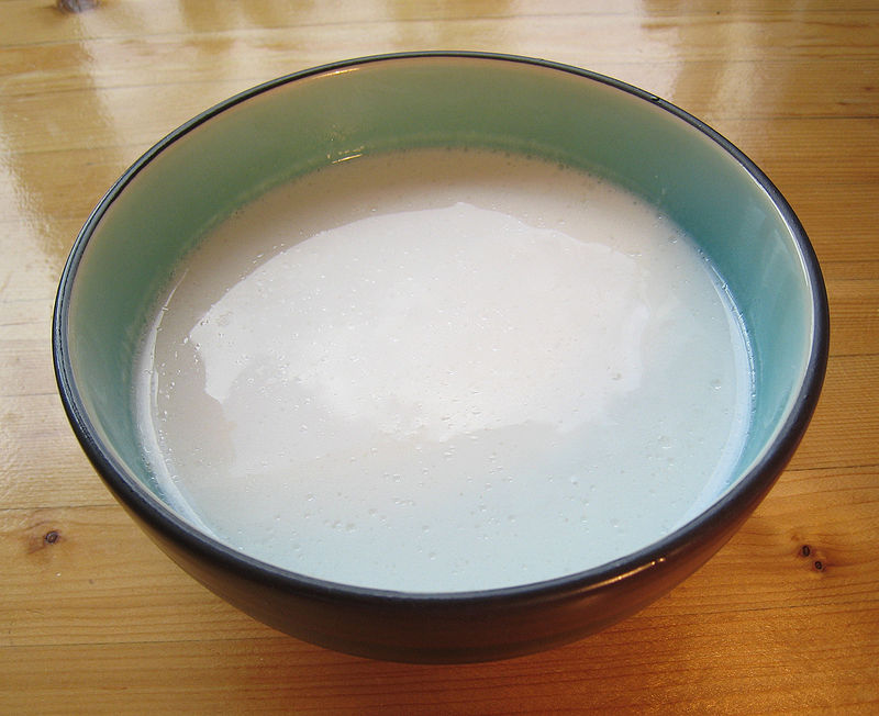 800px-Cononut_milk.jpg