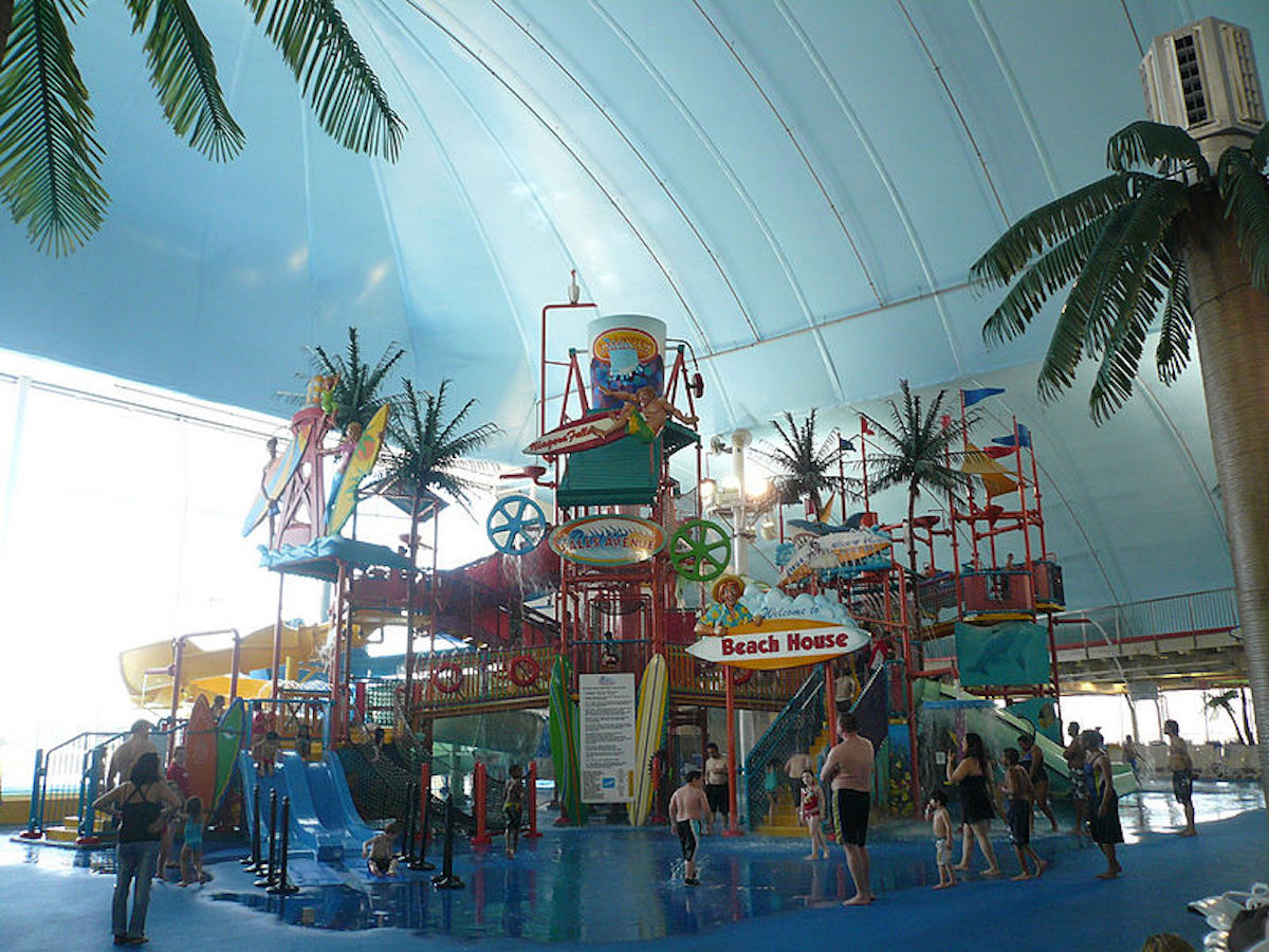 800px-Jungle_Gym_Fallsview_Water_Park.jpg