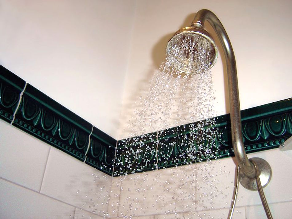 800px-Showerhead.jpg