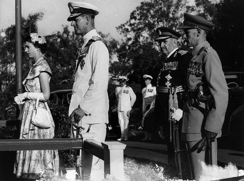 800px-StateLibQld_1_99060_Queen_Elizabeth_II_and_Prince_Philip_The_Duke_of_Edinburgh_arrive_at_Government_House_Brisbane_195.jpg