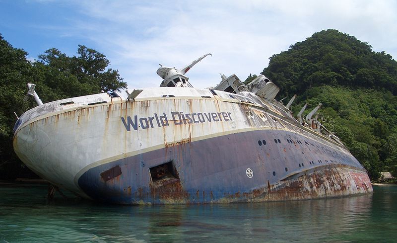 800px-World_Discoverer_wreck1.jpg