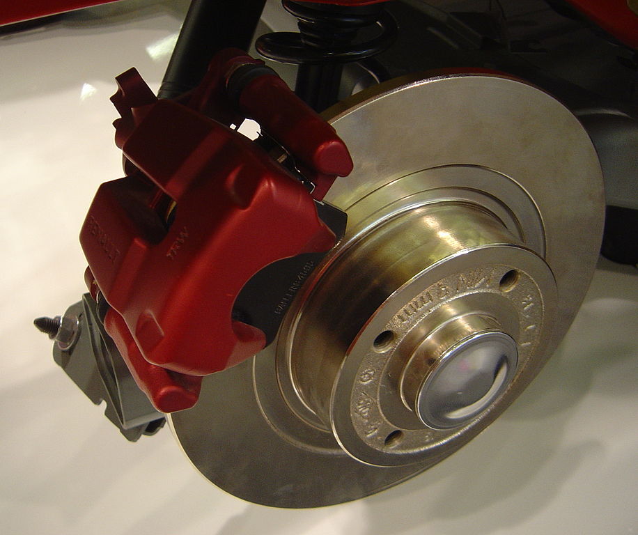 916px-Disk_brake_dsc03682.jpg