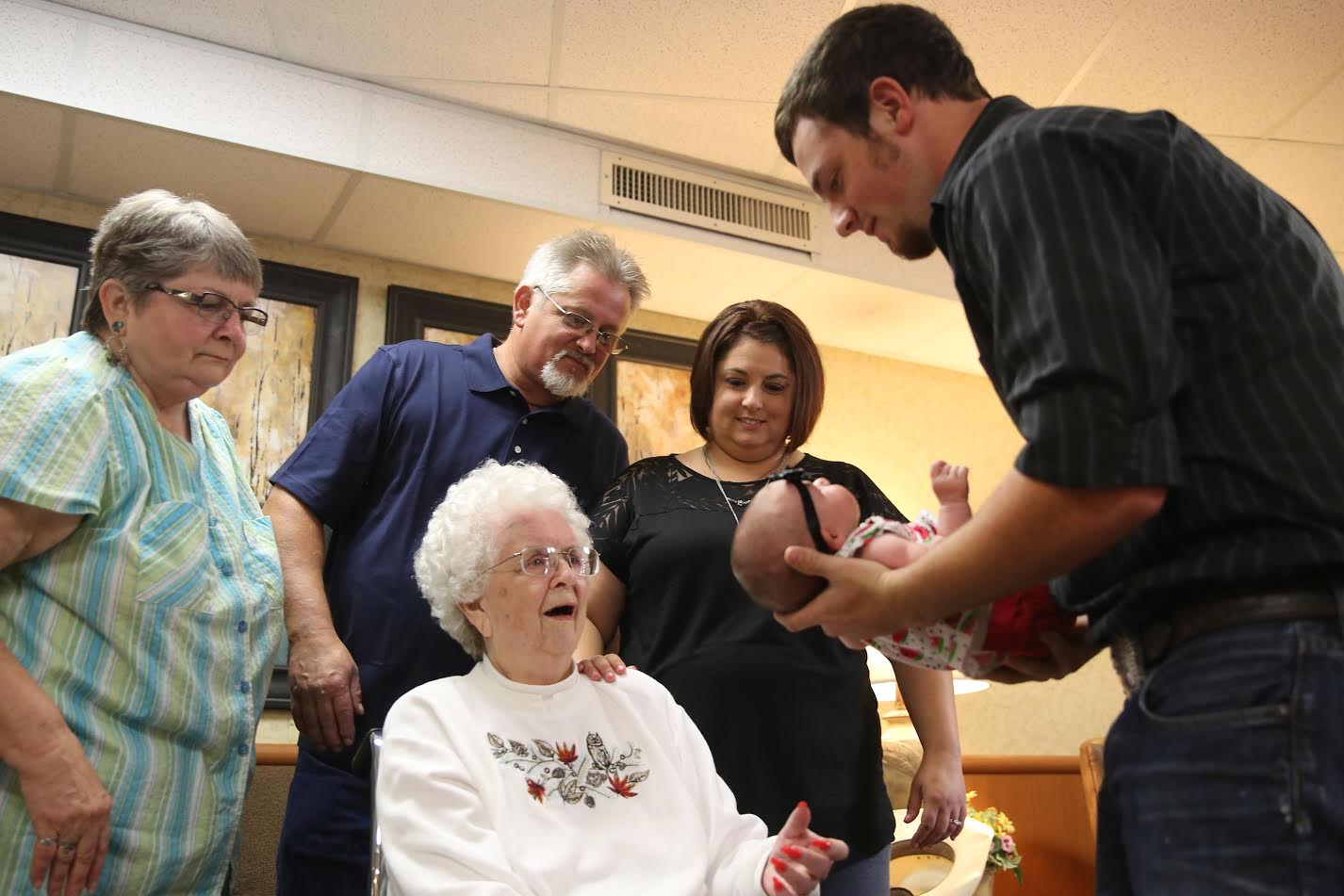 97-Year-Old-Met-Her-Great-Great-Great-Granddaughter.jpg