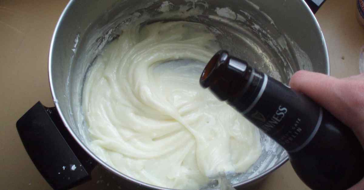 Adding-Beer-to-icing