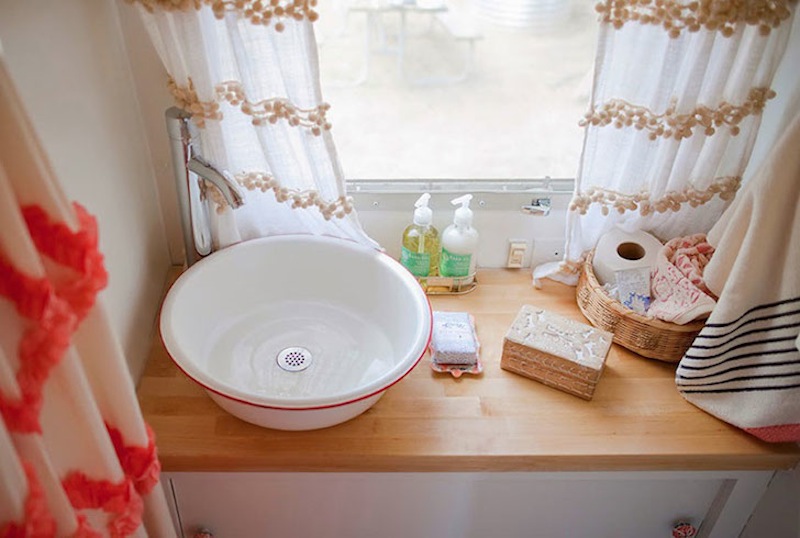 Airstream-bathroom.jpg